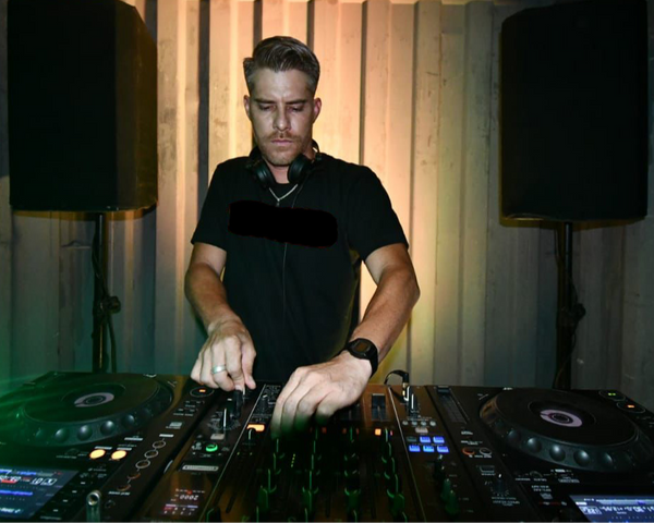 DJ Eduardo Pedrin performing